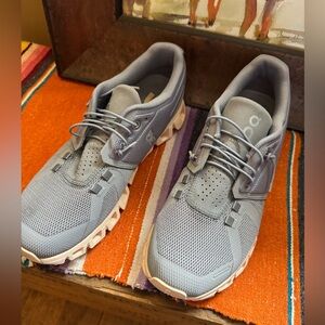 OnCloud 5 Gray and pink size 7.5 EUC!!
